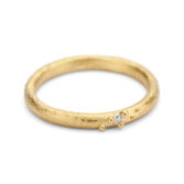 Ruth Tomlinson: Raw Gold Textured Wedding Band with Diamond - 2.5mm, tomfoolery