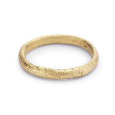 Ruth Tomlinson: Raw Gold Textured Wedding Band - 2.5mm, tomfoolery